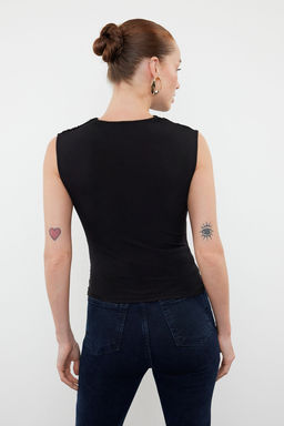 Trendyolmilla Siyah Fitted/Vucuda Oturan Buzgu Detayl? Kolsuz Esnek Orme Bluz TWOSS24BZ00518
