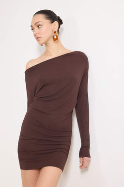 Kahverengi Asimetrik Yaka Bodycone/Vucuda Oturan Mini Orme Elbise TWOAW25EL00595