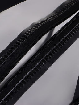 Косметичка на молнии, с ручками, цвет чёрный