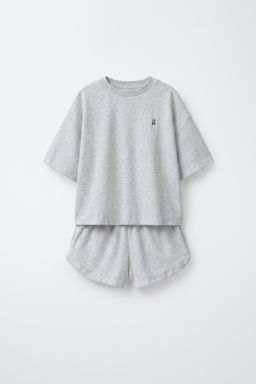 CONJUNTO CAMISETA Y BERMUDA EFECTO TOALLA / Gris vigor?