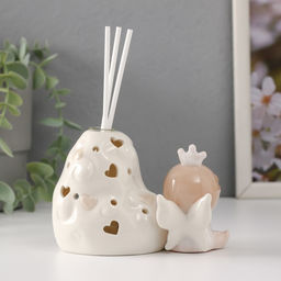 Фигурка светящаяся с аромадиффузором для эфирных масел Малыш-ангелок в короне, керамика, 6.5?11?8 см