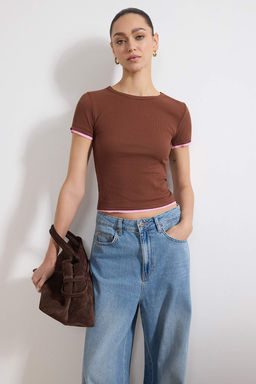 Ac?k Mavi Fitted/Vucuda Oturan K?sa Kollu Biyeli Fitilli Esnek Orme Bluz TWOSS26BZ00253 - Trendyolmilla фото 5