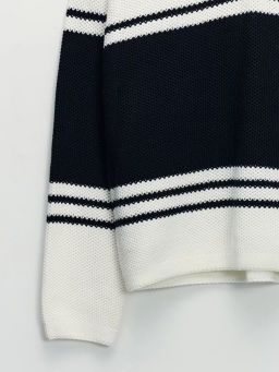 Джемпер из фактурной вязки с воротником поло / Zarina