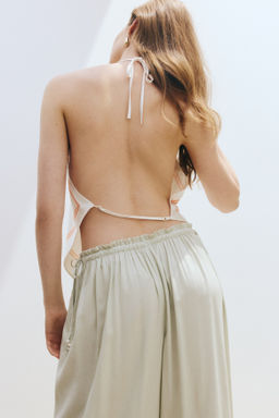 Top asim?trico de sat?n con escote halter - H&m фото 5