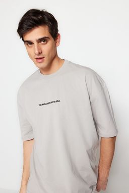Trendyolmilla Man Gri Oversize Kabar?k Yaz? Bask?l? %100 Pamuklu T-Shirt TMNSS23TS00190  фото 4