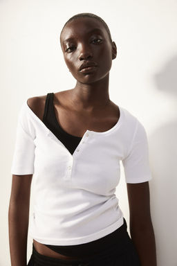 Camiseta de canale con cuello panadero