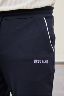 Lacivert Regular Fit Bask?l? Biyeli Lastik Paca Esofman Alt? TMNSS22EA0121