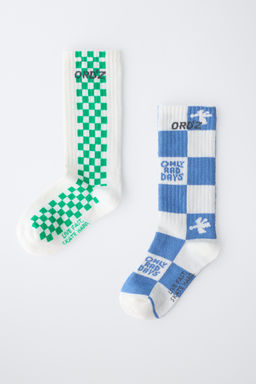 PACK DOS CALCETINES ALTOS CUADRO DAMERO LOGO / Blanco