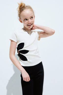 CAMISETA CUT OUT FLOR / Crudo