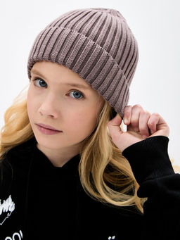 Кофейная вязаная шапка