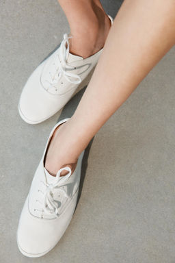 ZAPATILLA PIEL BLUCHER / Blanco
