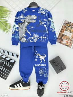 Костюм для мальчика с рисунком