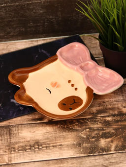 Тарелка керамическая iLikeGift Capybara bow tie, 18,4х20,5х2,4 см