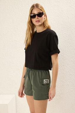 TRENDYOLMILLA Antrasit Sloganl? Cep Detayl? Yuksek Lastikli Bel Orme Sort TWOSS25SR00052