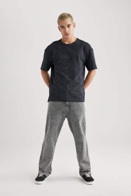 Потертая футболка с короткими рукавами и круглым вырезом Comfort Fit с эффектом потертостей - Defacto фото 2