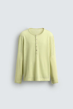 LIGHTWEIGHT BUTTON-NECK T-SHIRT