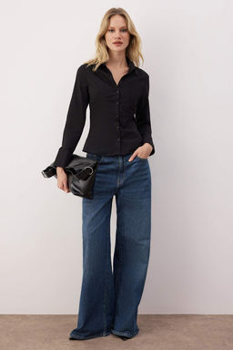 Wardrobe Essentials Siyah Hafif Bele Oturan Pamuklu Dokuma Gomlek TWOAW26GO00022