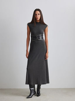 Dik Yaka Belden Oturtmal? Elbise