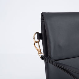 Сумка-клатч на магнитах, ремешок на запястье, цвет чёрный - Simaland фото 4