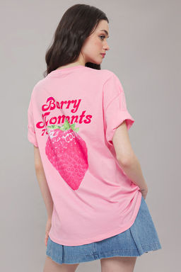 TRENDYOLMILLA Ac?k Pembe %100 Pamuk Oversize/Genis Kal?p On Arka Bask?l? Orme T-Shirt TWOSS25TS00077