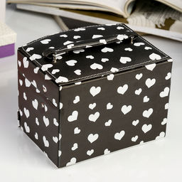 Шкатулка для украшений Сердечки на чёрном, кожзам, с замком и ключом, 11?16?13 см
