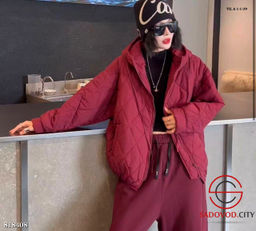 Женская куртка на подкладе с карманами