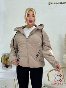 Женская куртка с капюшоном короткая