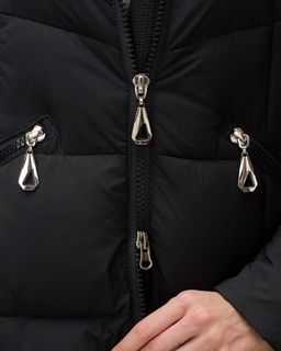 Пальто зимнее утепленное с капюшоном женское черного цвета 7729Ch - Visdeer фото 14