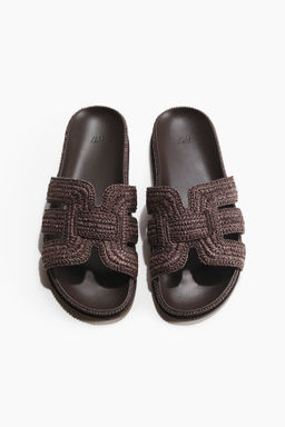 Sandalias en paja trenzada