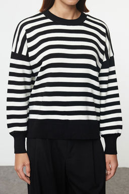 TRENDYOLMILLA Siyah Basic Cizgili Sweatshirt Gorunumlu Triko Kazak TWOAW25KZ00199