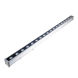 ULF-L52-18W/2700K/L100 220V IP65 SILVER Прожектор светодиодный линейный, 1000мм. Теплый белый свет (2700К). 2500Лм. Алюминий. TM Uniel