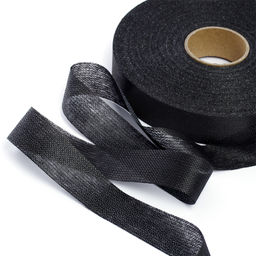 Лента Idealtex нитепрошивная клеевая по долевой 25мм 45г/м? в инд.упаковке черный 4725B рул.100м