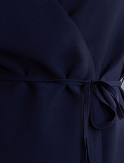 Жилет на запАх с поясом из плотного лиоцелла