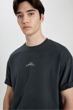 Футболка Comfort Fit с круглым вырезом и короткими рукавами с принтом на спине - Defacto фото 4