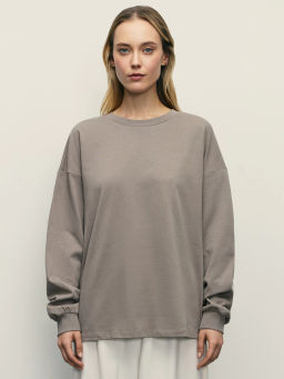 Лонгслив оверсайз с манжетами и принтом на рукаве / Zarina  фото 4