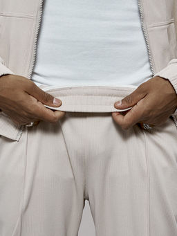 Спортивный костюм бежевого цвета