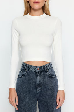 Trendyolmilla Ekru Premium Yumask Kumasl? Fitted/Vucuda Oturan Crop Esnek Orme Bluz TWOAW24BZ00433