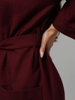 Женский укороченный вафельный халат с планкой темно-бордовый В-11 (122)