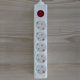S-GSU5-1,5 WHITE Cетевой фильтр серии Universal, 1,5м (Пвс 3*0,75), 5 гнезд, с/з. 10А. Защита от перенапряжения, короткого замыкания. TM Uniel. - Volpe фото 3