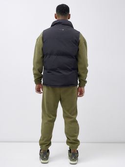 Жилет мужской утепленный спортивный черного цвета 15326Ch - Mtforce фото 5