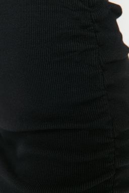 TRENDYOLMILLA Siyah Buzgu Detayl? Vucuda Oturan Mini Kare Yaka Fitilli Esnek Orme Kalem Elbise TWOAW23EL01396