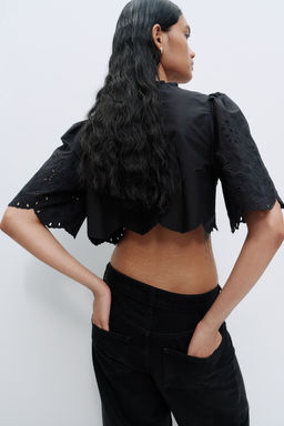 Blusa cropped con bordado ingles - H&m фото 5