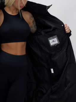 Куртка зимняя женская с капюшоном удлиненная стеганная черного цвета 9629Ch - Mtforce фото 13