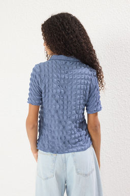 Indigo Dokulu Fitted/Vucuda Oturan K?sa Kollu Esnek Orme Bluz TWOSS24BZ00429