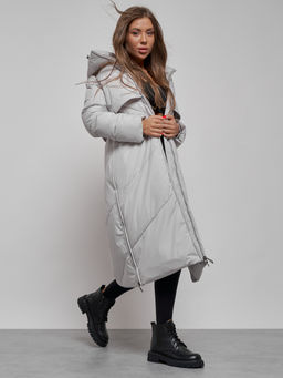 Пальто утепленное молодежное зимнее женское светло-серого цвета 52356SS - Holdluck фото 13