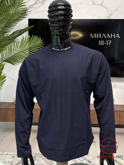 Лёгкий мужской свитер с надписью на спине