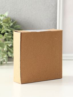 Сувенир полистоун "Девушка читает книгу" чёрный 4х11,3х11,7 см