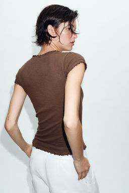 CAMISETA MANGA CORTA CON LINO / Marr?n - Zara фото 3