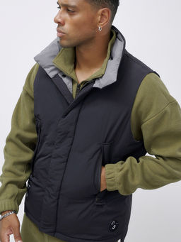 Жилет мужской утепленный спортивный черного цвета 15326Ch - Mtforce фото 8