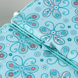 Шкатулка для рукоделия и шитья Бабочки и цветочки на голубом, хранение ниток, иголок, мелочи, 19?26?14.5 см